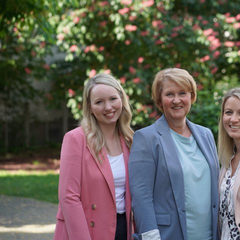 Von links nach rechts: Nicole Seibert, Claudia Vaahsen-Stein, Anne Brückmann, Teamleiterinnen bei der Agentur für Arbeit
