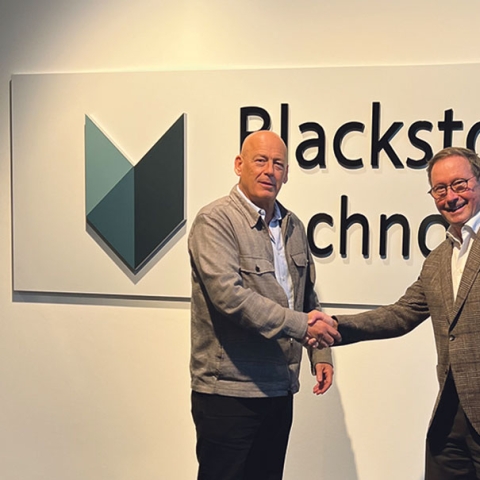 David Batstone (links), neuer CEO der Blackstone Technology Holding AG mit Ulrich Ernst, CEO, Gründer und Präsident des Verwaltungsrates der Blackstone Resources AG