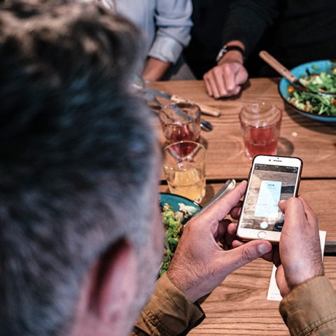 Lunchit, der digitale Essenszuschuss von Spendit, ermöglicht es Arbeitgebern, Mitarbeiter:innen ihre Mittagessenskosten steuerlich begünstigt zu erstatten.