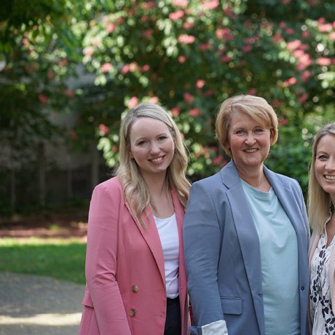 Von links nach rechts: Nicole Seibert, Claudia Vaahsen-Stein, Anne Brückmann, Teamleiterinnen bei der Agentur für Arbeit