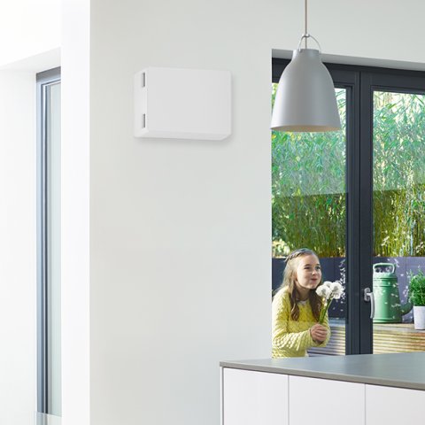 Allergiker dürfen aufatmen: Der Wandlüfter AEROPLUS WRG sorgt mit seinem Pollenfilter rund um die Uhr für saubere, reizarme Raumluft und Wohngesundheit.